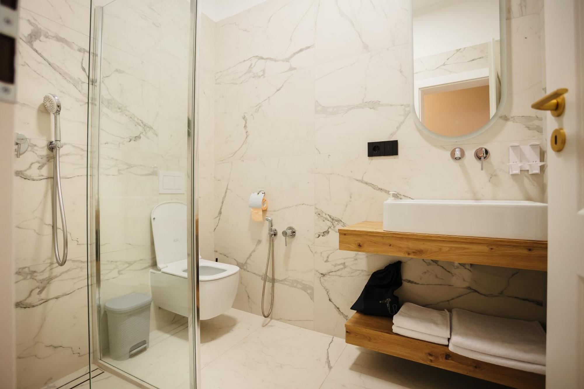Bloom Downtown Suites Kluž Exteriér fotografie